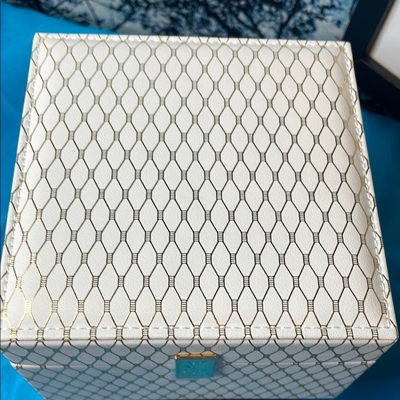 Yves Saint Laurent VIP White & Gold Vanity Box New! Pristine! - Picture 3 of 8